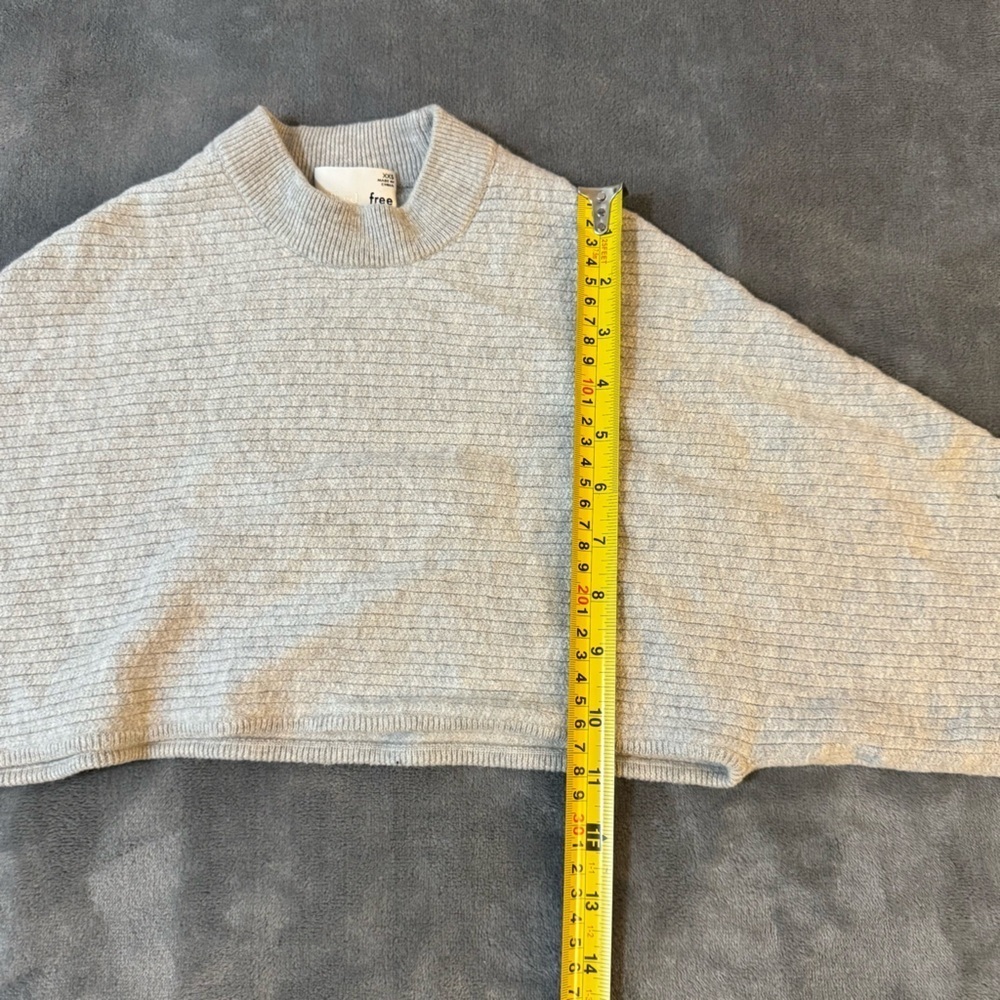Wilfred Gray Ribbed Cropped Sweater
#1267 - Picture 4 of 7
